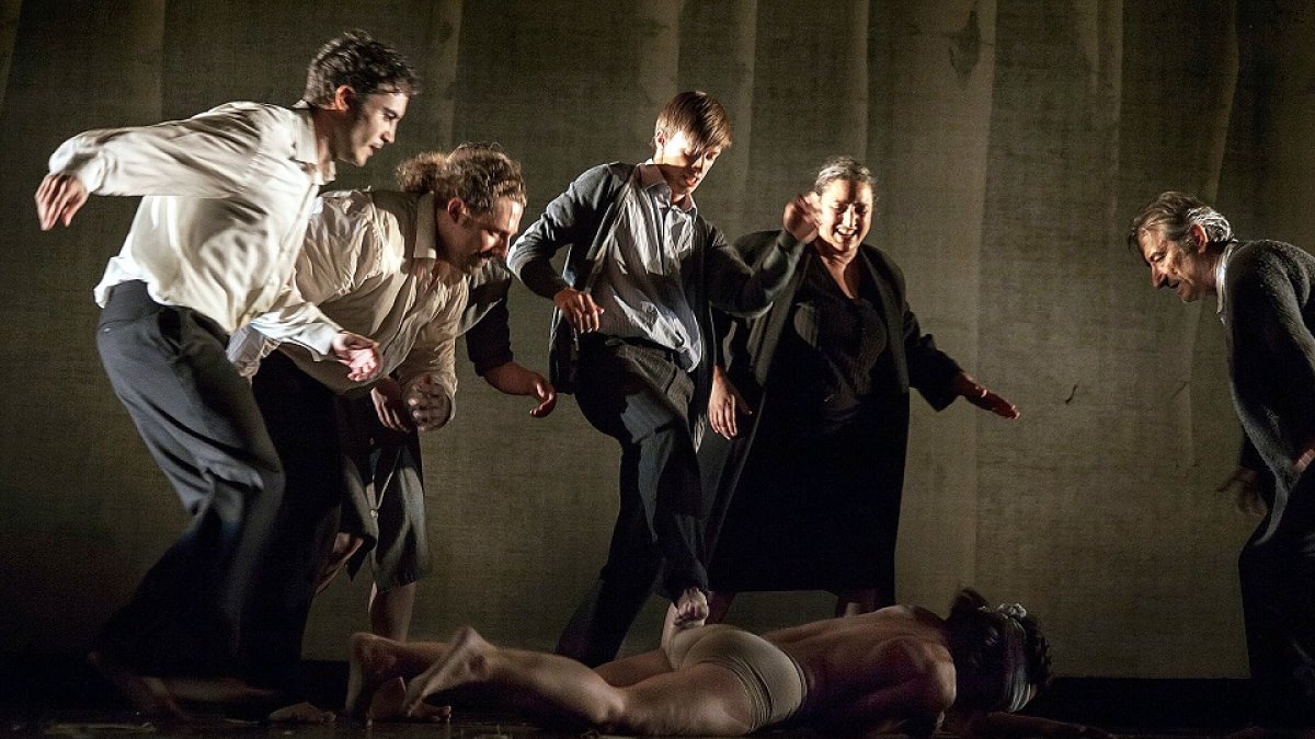 Víctor Cerezo, David Para, Gonzalo Santamaría, Esther Pérez y Juan Manuel Pérez en ‘Soy como un árbol’.   A. MAUVE