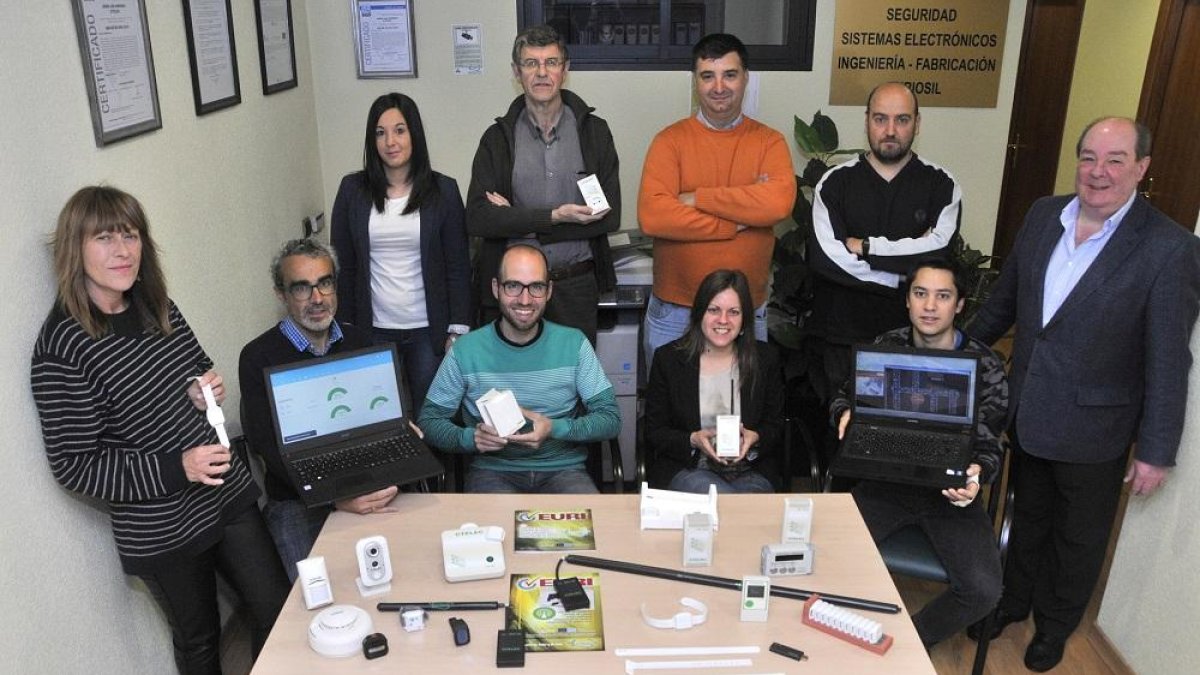 Equipo de la empresa Ctelec que ha inventado el sistema inteligente.-VALENTÍN GUISANDE
