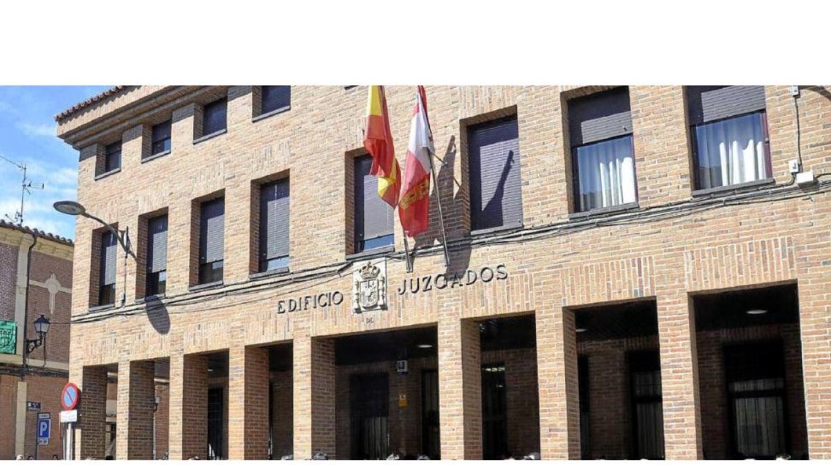 Fachada de los Juzgados de Medina del Campo.-SANTIAGO G. DEL CAMPO