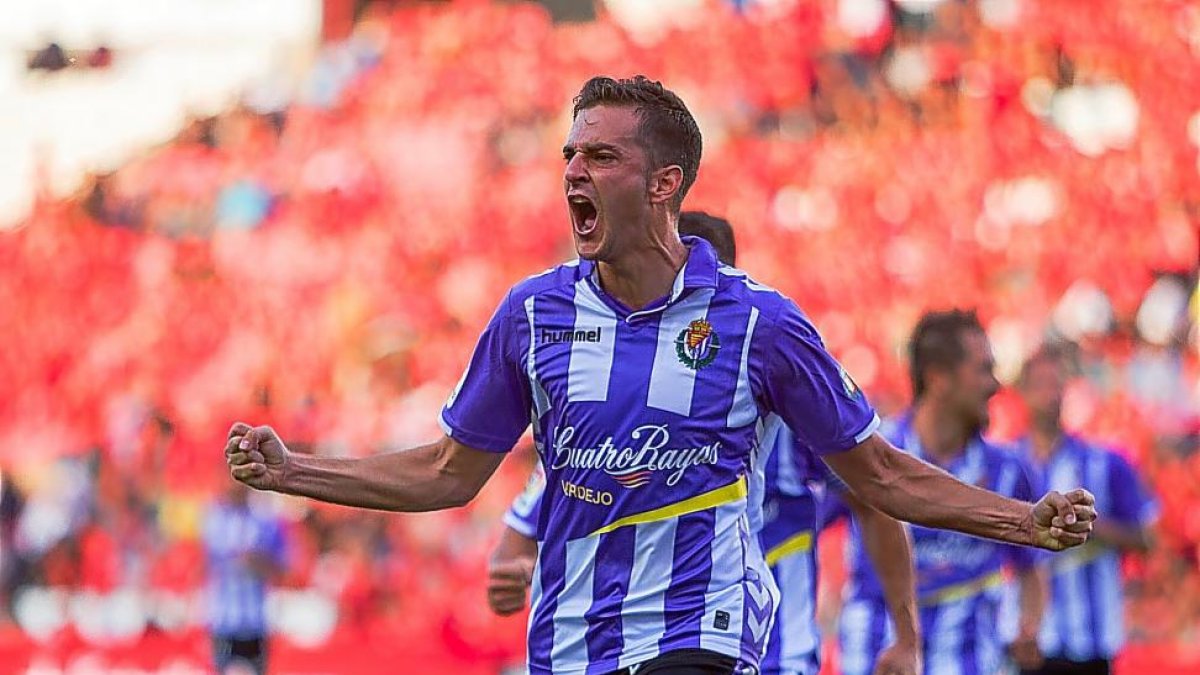 Juan Villar celebra su primer gol en el actual campeonato de Liga.-ARABA PRESS