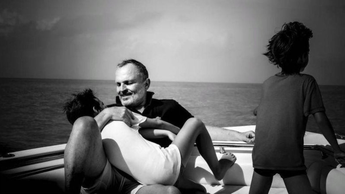 Miguel Bosé comparte varias imágenes con sus dos hijos en el Caribe.-INSTAGRAM