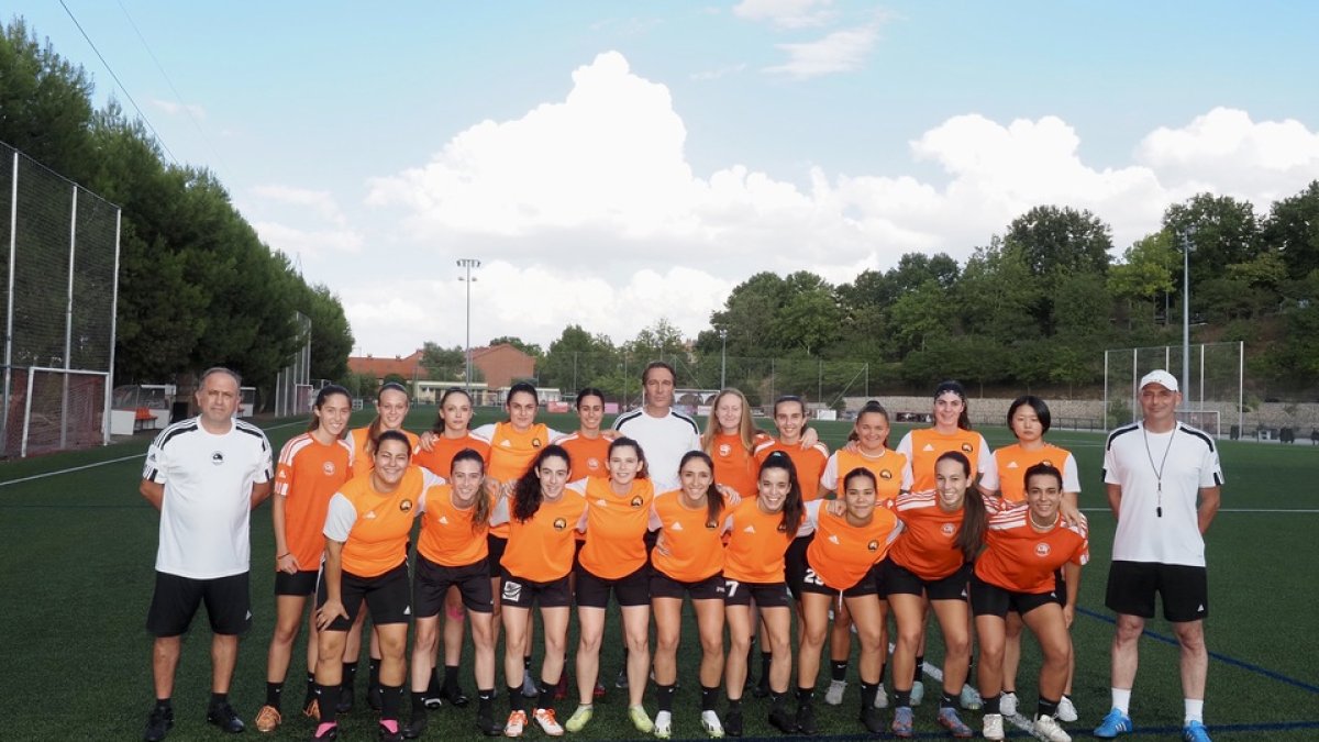 Foto de plantilla del CD Parquesol femenino. / PHOTOGENIC
