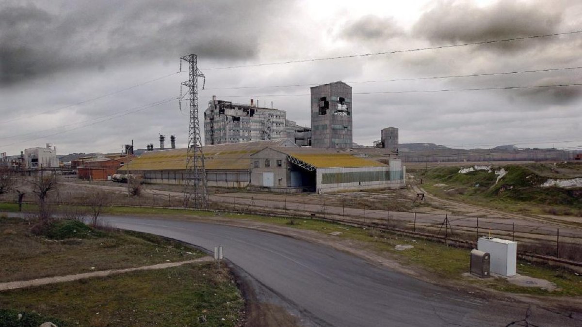 Antiguas instalaciones de la empresa Nicas, junto a Santovenia-Carlos Arranz