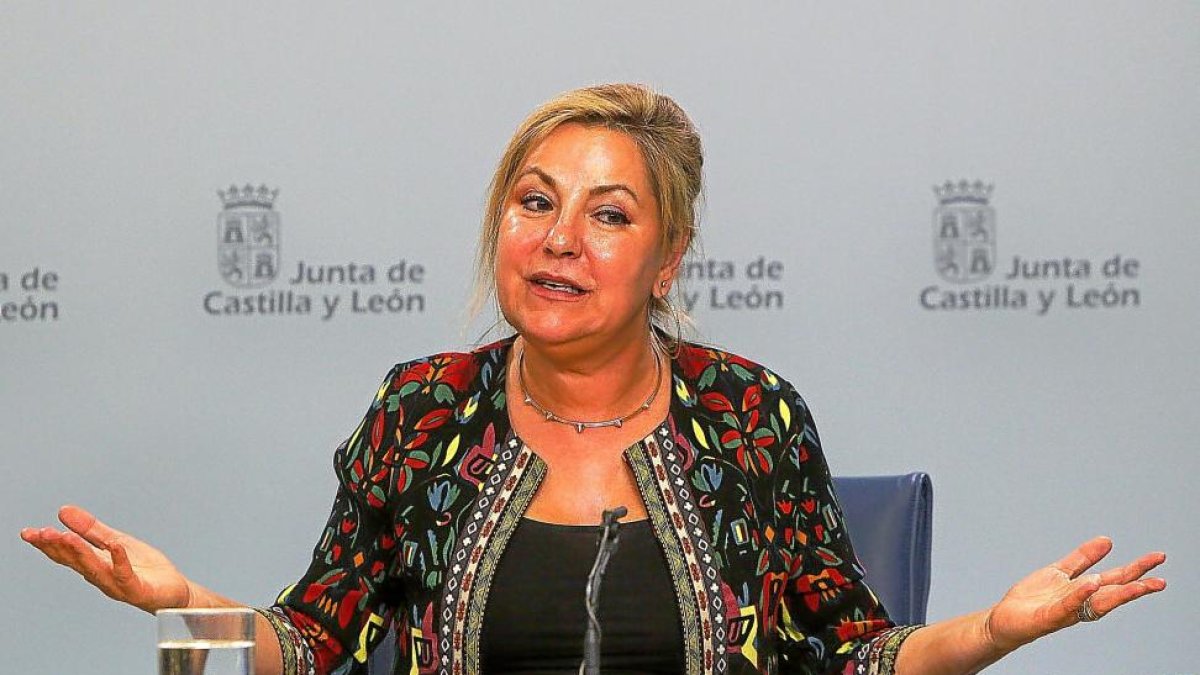 Rosa Valdeón, en su comparecencia ante los medios-J. M. LOSTAU