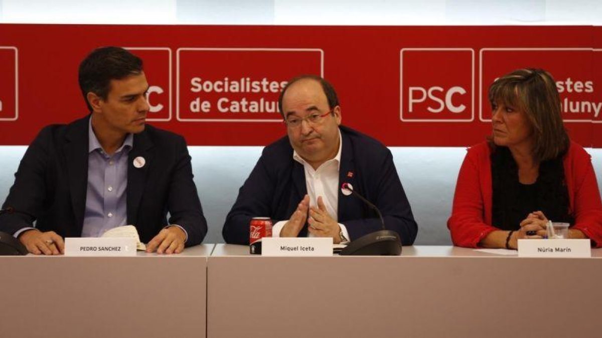 Pedro Sánchez, Miquel Iceta y Núria Marín, este lunes en la ejecutiva del PSC.-ALBERT BERTRAN
