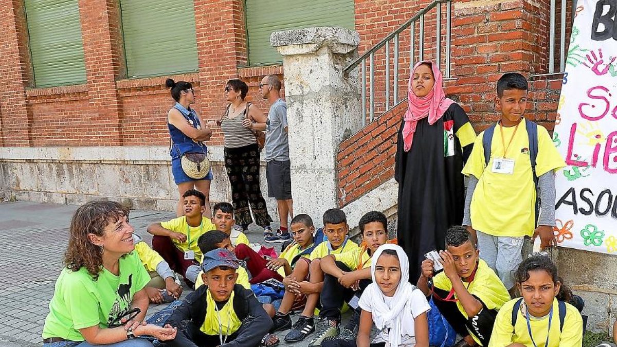 Recepción en el colegio Gonzalo de Córdoba de Valladolid de los niños de ‘Vacaciones en Paz’.-CÉSAR MINGUELA: PHOTOGENIC