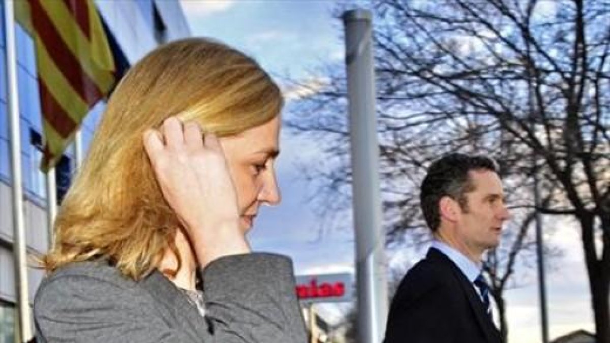 Juicio 8 La infanta Cristina e Iñaki Urdangarin, tras su cuarta jornada en el banquillo, el jueves.-EFE / ATIENZA