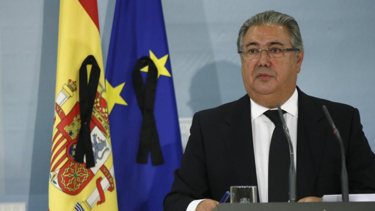 El ministro del Interior, Juan Ignacio Zoido, durante la rueda de prensa que ha ofrecido hoy en la Moncloa.-FERNANDO ALVARADO (EFE)