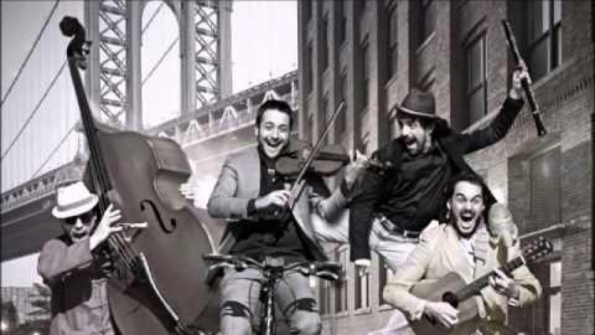 Con los primeros fríos llegan ‘Los conciertos de la estufa’. Este año serán 14. En las viejas escuelas se darán cita, entre otros, Muyayos de raíz, El Kanka, Rozalén, Teloncillo (Estufa Menuda) o Antonio Lizana.-E.M.