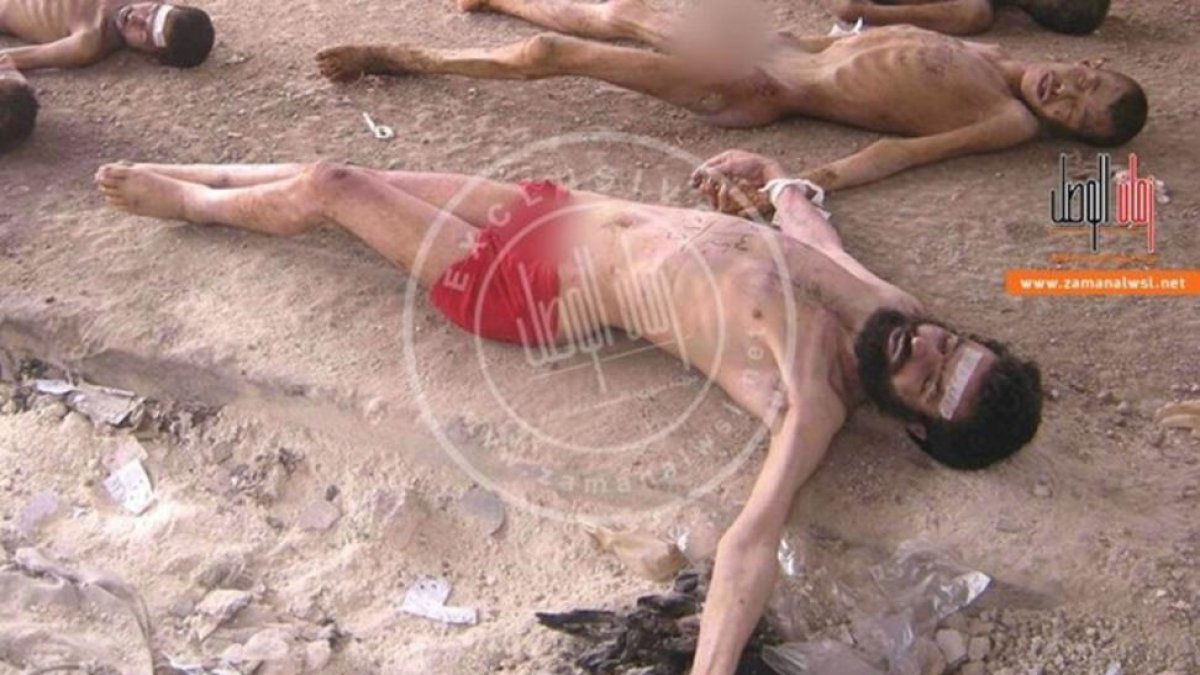 El cadáver de un sirio víctima del hambre y la tortura en las prisiones del régimen.-http://www.elperiodico.com/es/noticias/internacional/horrores-nazis-guerra-quimica-masacres-medievales-siglo-xxi-4964400