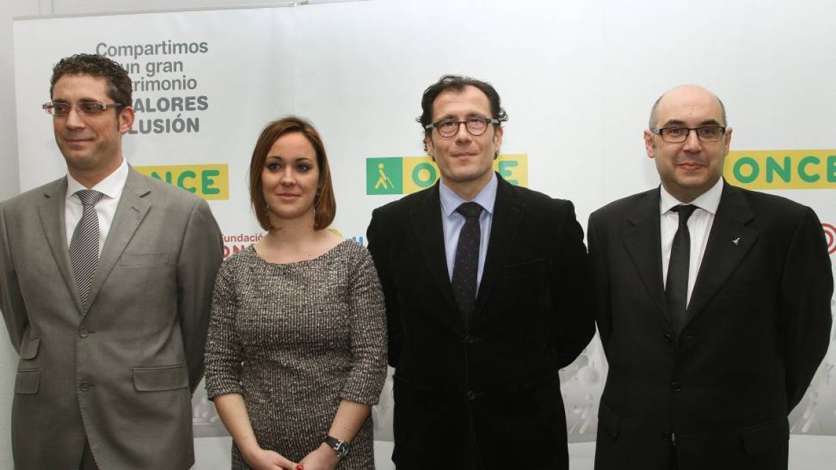 el presidente saliente de la ONCE, Rubén Arenas; la nueva presidenta del Consejo Territorial, Arantxa Casado, el delegado de la ONCE en Castilla y León, Ismael Pérez y el nuevo presidente de Palencia, Miguel Diez-Ical