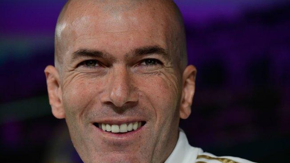 El técnico del Madrid, Zinedine Zidane, este martes en rueda de prensa.-AFP
