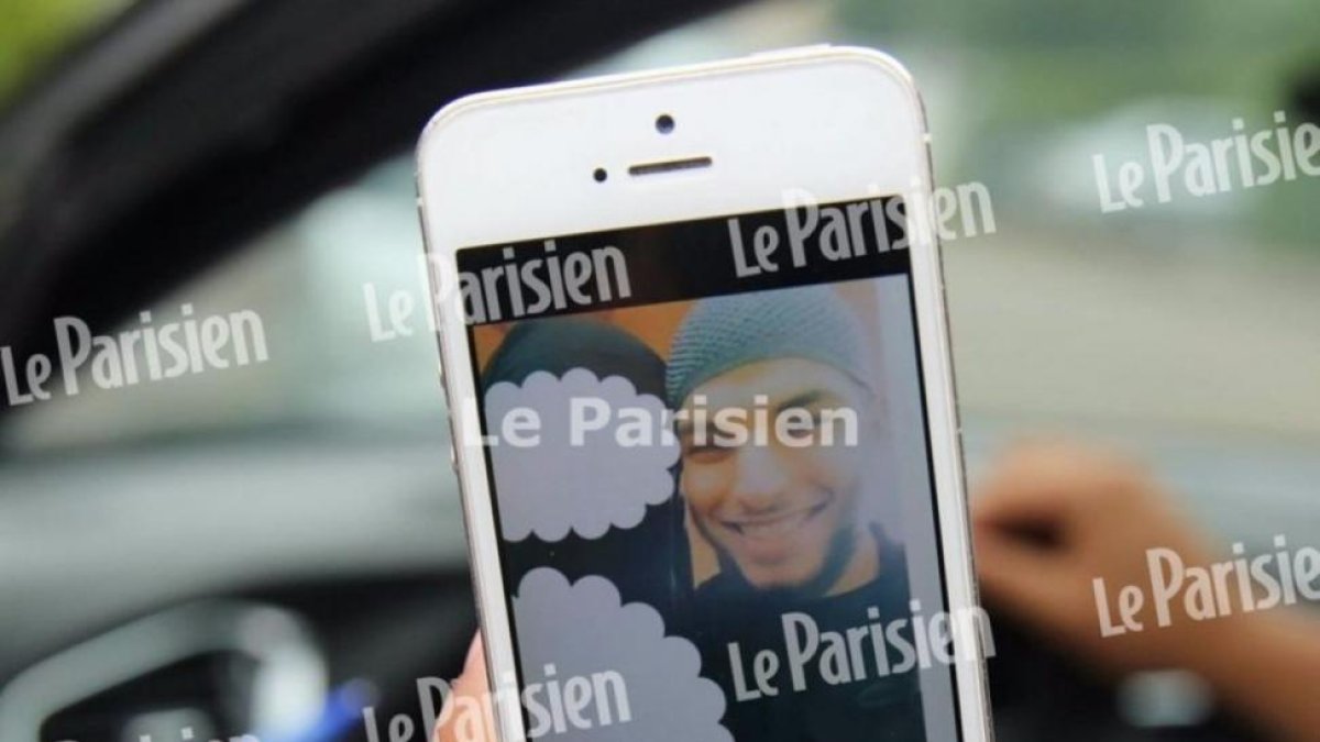 Imagen difundida por 'Le Parisien' de Adel Kermiche, uno de los dos atacantes de la iglesia Saint-Etienne-du-Rouvray, en Francia, este martes.-LE PARISIEN