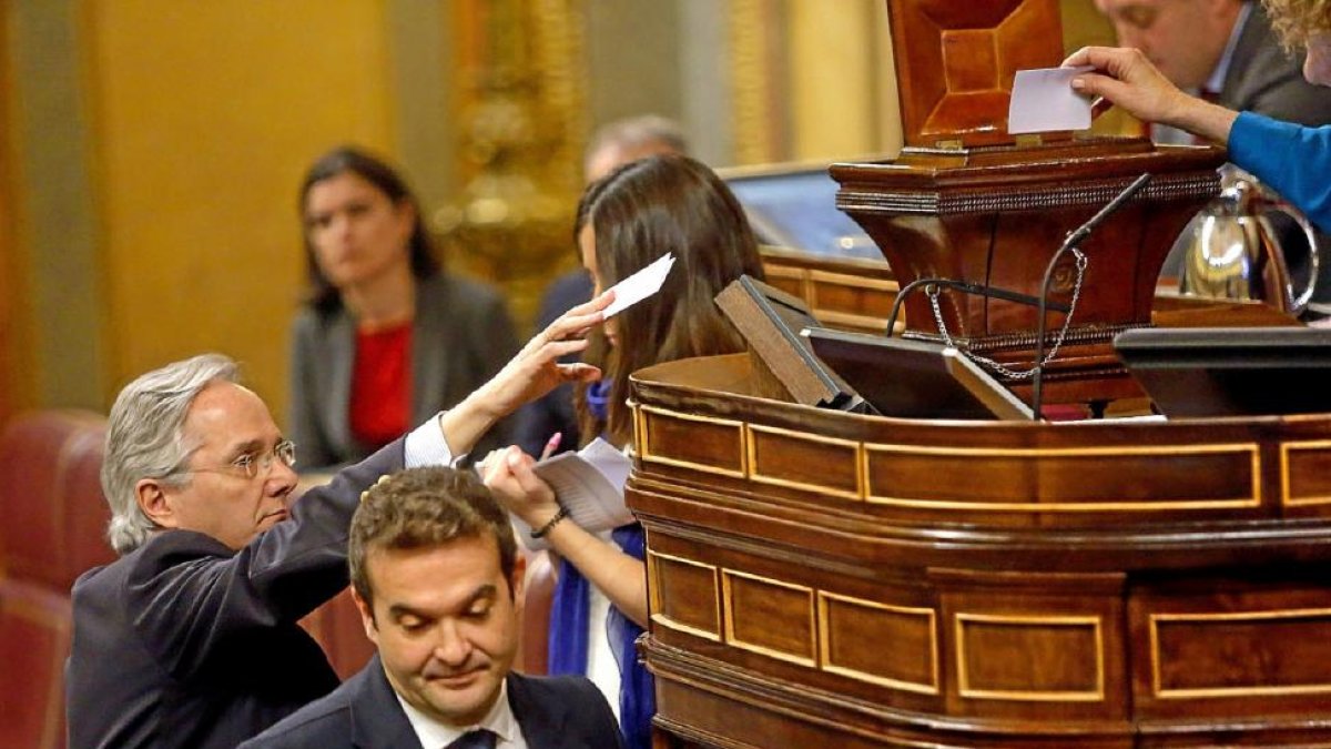 Gómez de la Serna, ayer, durante la votación del presidente del Congreso.-ICAL