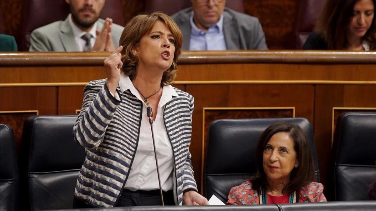 La ministra de Justicia, Dolores Delgado, en la sesión de control al Gobierno en el Congreso.-JOSE LUIS ROCA