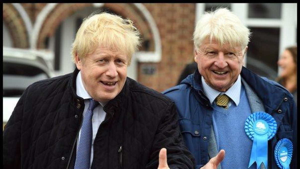Boris Johnson hace campaña con su padre, el sábado en Londres.-EUROPA PRESS
