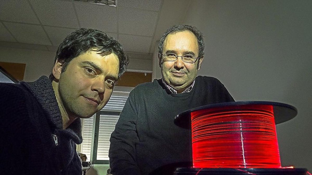 Juan Carlos García Escartín y Pedro Chamorro en las instalaciones de la Escuela Técnica Superior de Ingenieros de Telecomunicación de la Universidad de Valladolid.-PHOTOGENIC