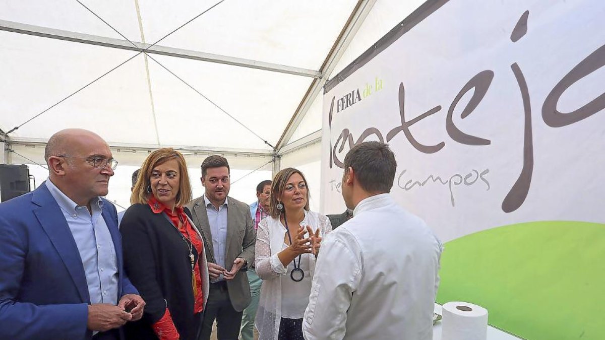 Carnero, Armisén, Magdaleno y Marcos, ayer en la VI Feria de la Lenteja de Tierra de Campos en Mayorga.-ICAL