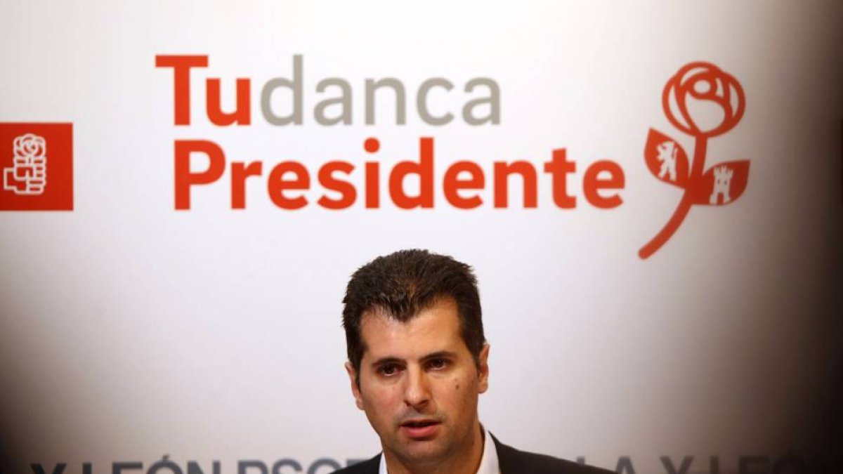 El secretario general del PSCyL, Luis Tudanca, comparece ante la prensa tras presidir la Permanente de la Comisión Ejecutiva Autonómica (CEA) del PSOE de Castilla y León-Ical