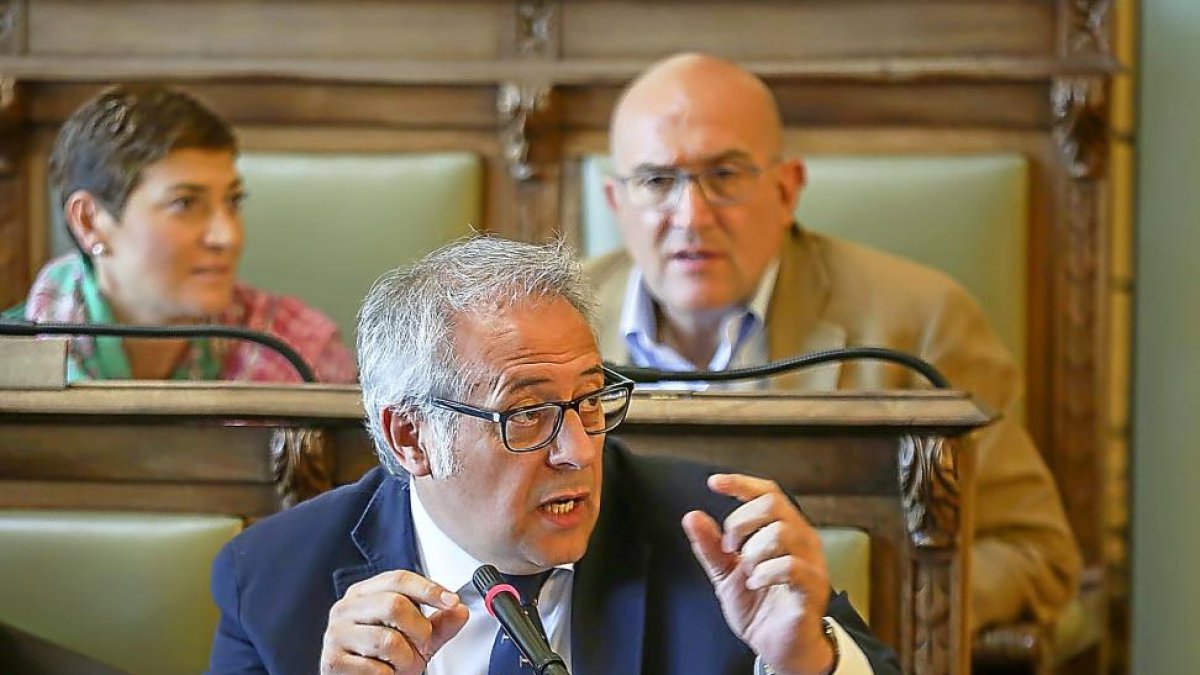 El portavoz del PP, Antonio Martínez Bermejo, ayer durante el Pleno.-MIGUEL ÁNGEL SANTOS