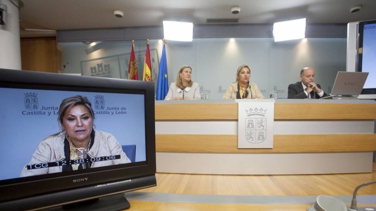 Rueda de prensa posterior al Consejo de Gobierno, en el que han participado la vicepresidenta de la Junta, Rosa Valdeón y la consejera de Hacienda Pilar del Olmo-Ical