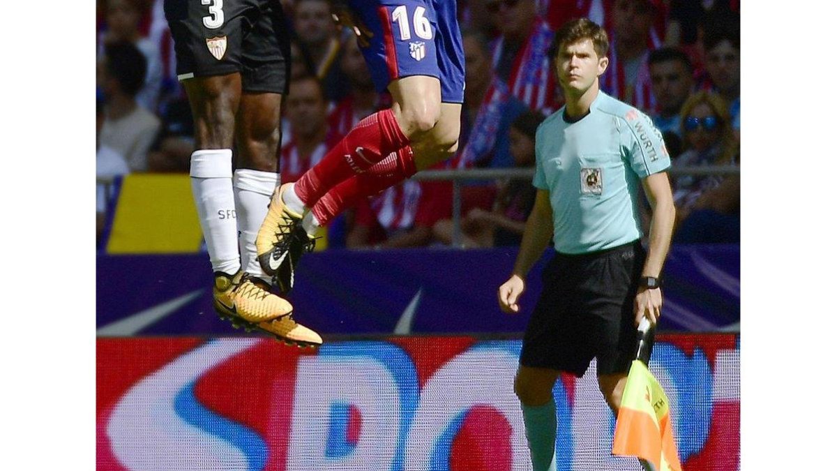 César Noval Font, durante un Atlético-Sevilla de la pasada temporada.-AFP