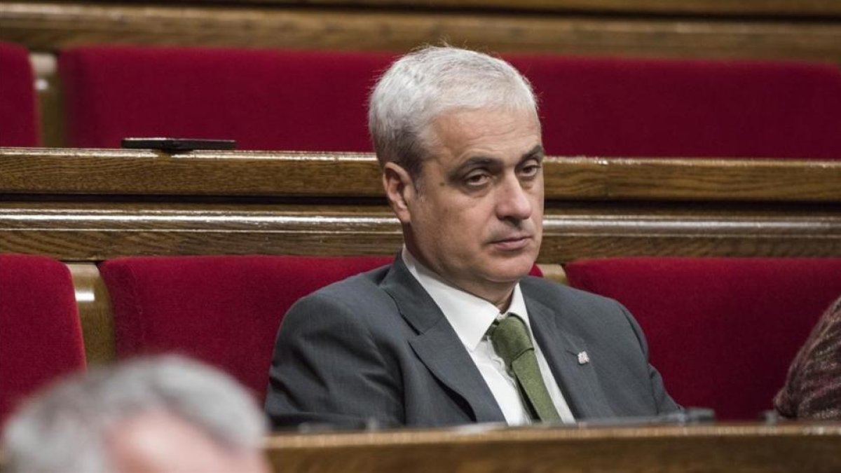 El exconseller de Justícia Germà Gordó, en su escaño del Parlament.-FERRAN SENDRA