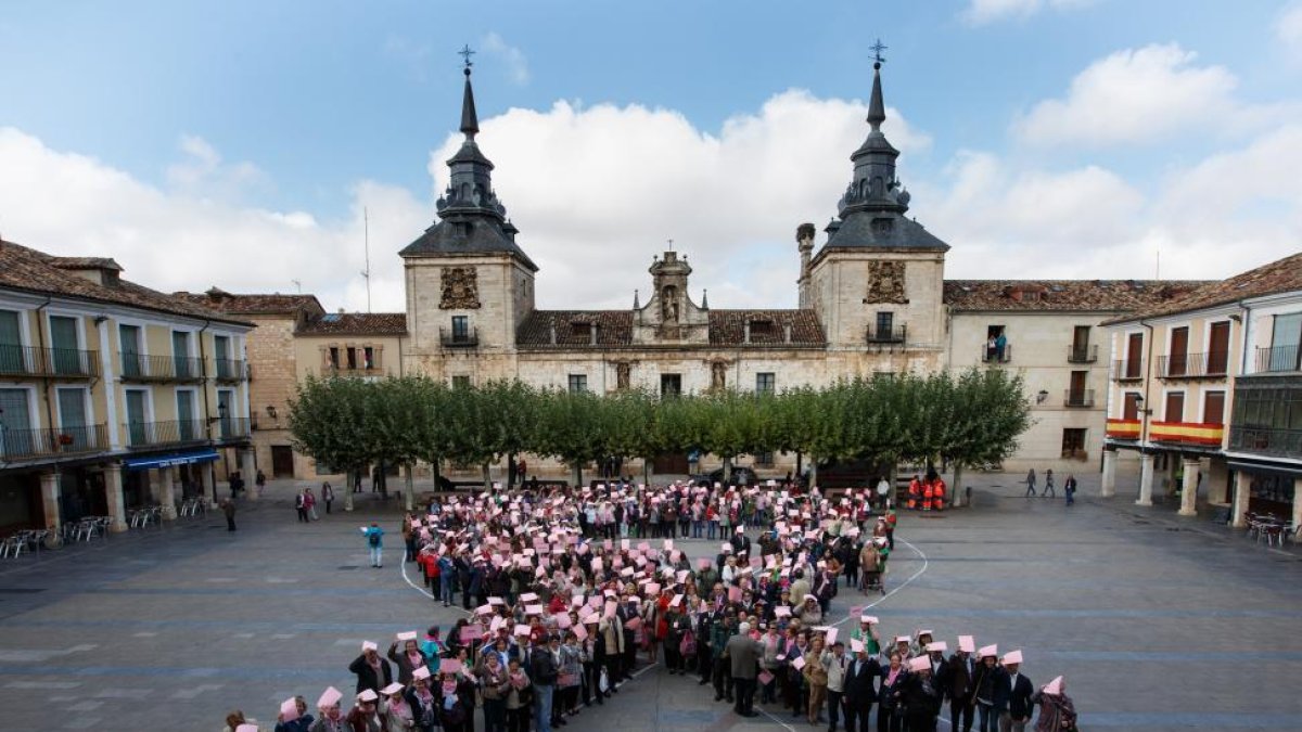 La delegada del Gobierno en Castilla y León, María José Salgueiro, mantiene un encuentro en El Burgo de Osma.-CONCHA ORTEGA / ICAL