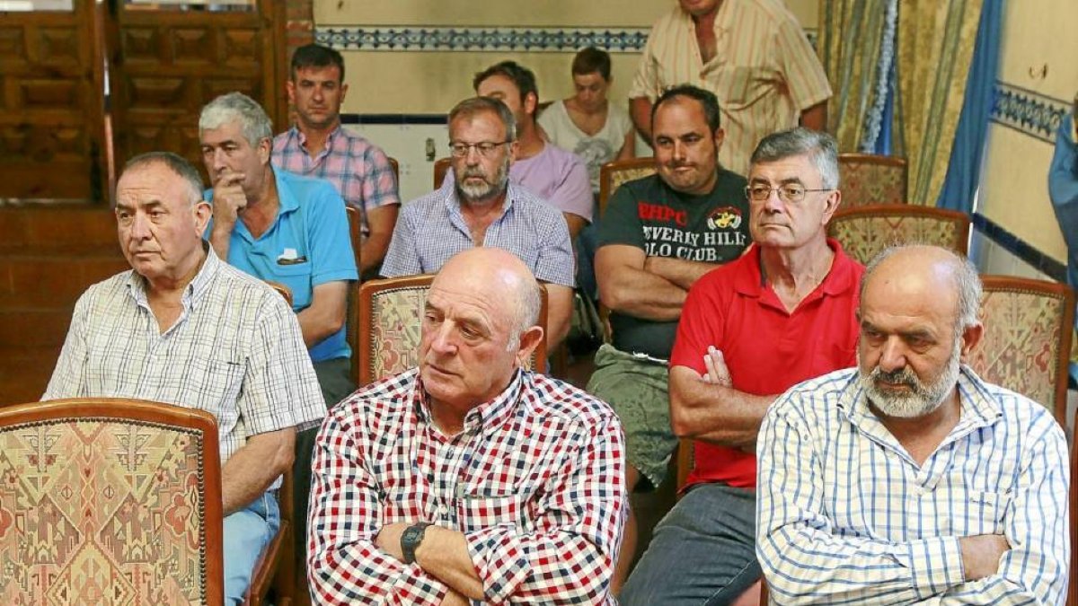 Un momento de la Asamblea informativa convocada por la UCCL en Tordesillas.-J. M. Lostau