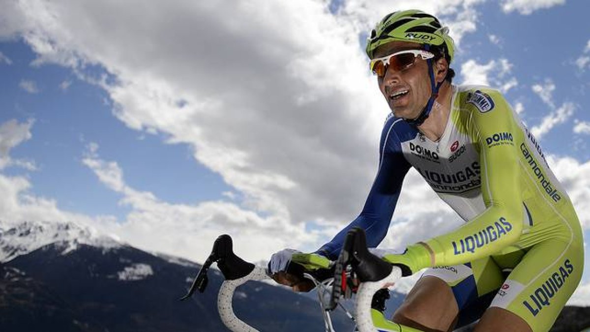 El ciclista italiano Ivan Basso, durante una carrera disputada en abril.-Foto: AFP / FABRICE COFFRINI