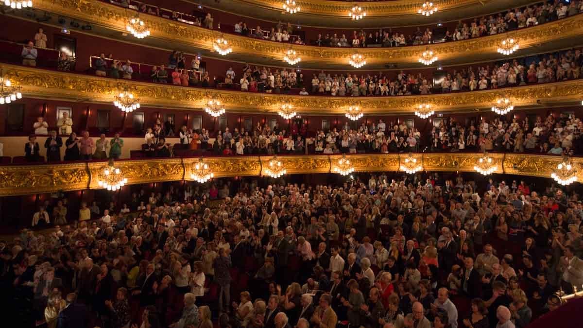 El Liceu puesto en pie para despedir a Montserrat Caballé-ALBERT BERTRAN