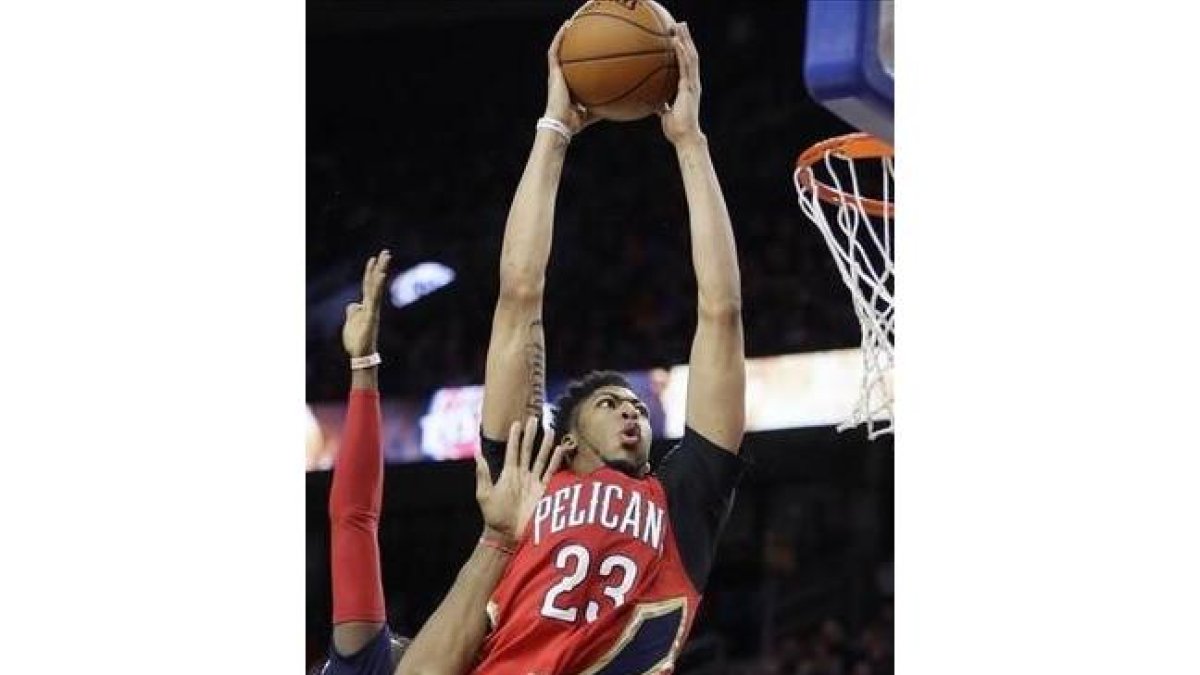 Anthony Davis, durante una acción del juego.-AP / CARLOS OSORIO