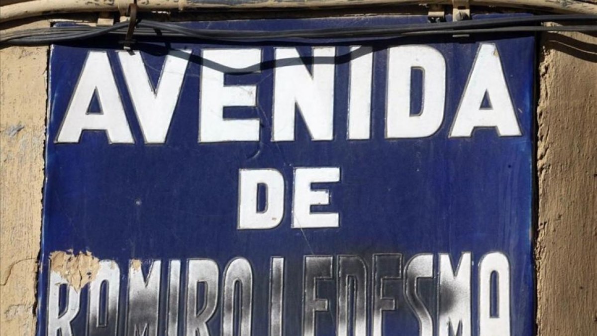 Placa franquista en una calle de Valencia.-MIGUEL LORENZO