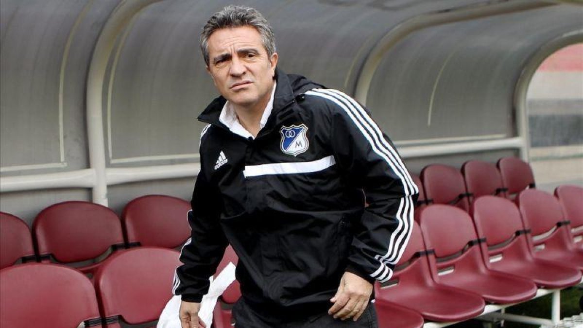 Juanma Lillo, en una imagen de archivo de su primera etapa en el fútbol colombiano.-LEONARDO MUNOZ (EFE)