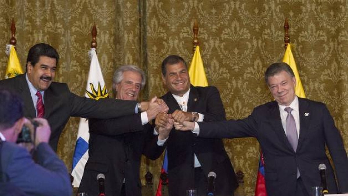 De izquierda a derecha, Nicolás Maduro, Tabare Vázquez, Rafael Correa y Juan Manuel Santos, el lunes en Quito.-REUTERS / GUILLERMO GRANJA