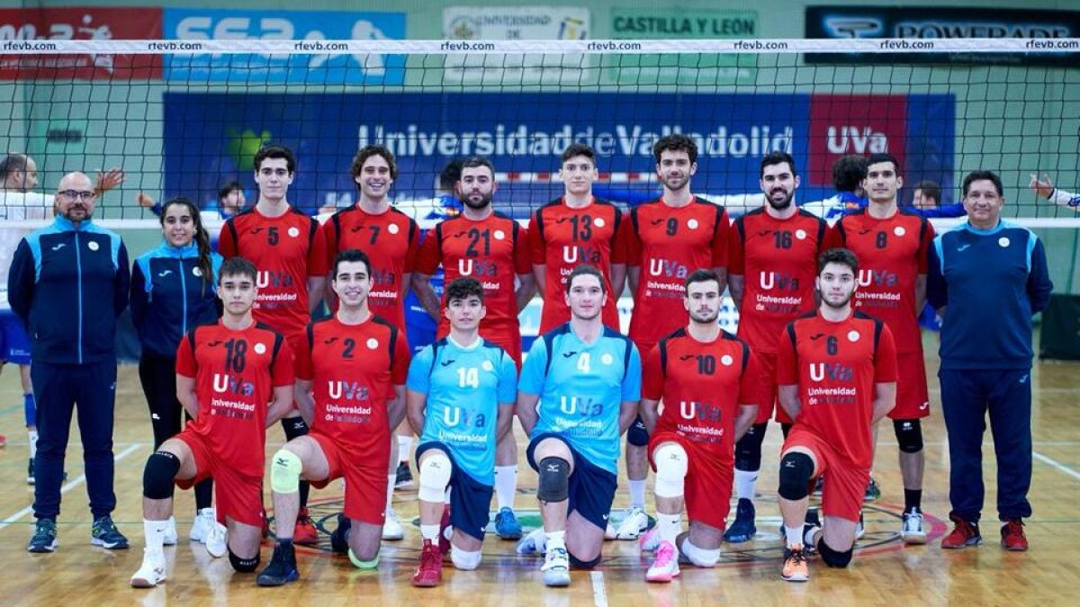 Equipo masculino de voleibol de la UVa. / E.M.