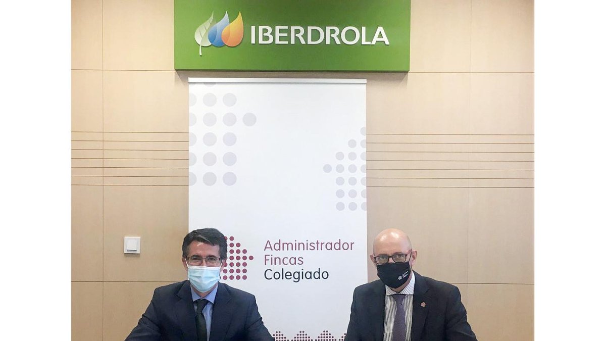 El presidente de CAF-VA, Salvador Díez, y el director comercial de Iberdrola en Castilla y León, Celiano García