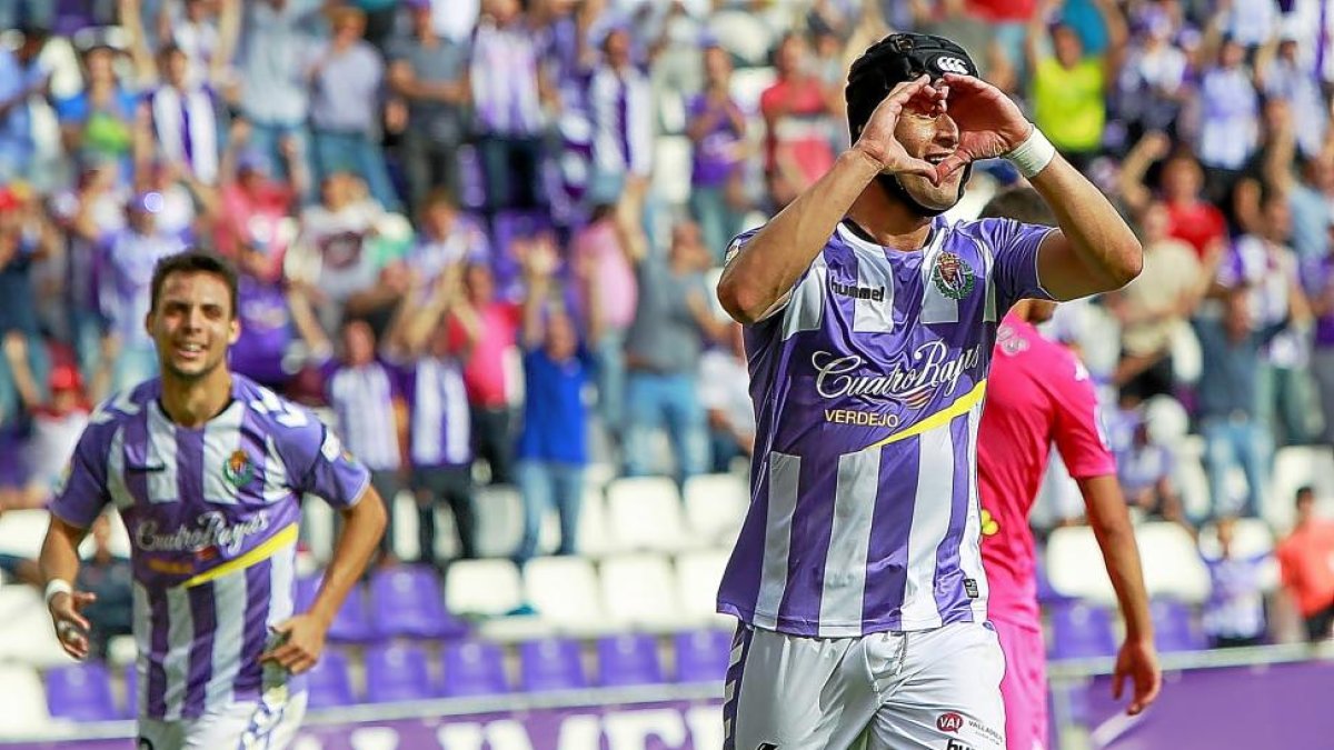 Luismi celebra el tanto anotado contra el Córdoba.-J.M. LOSTAU