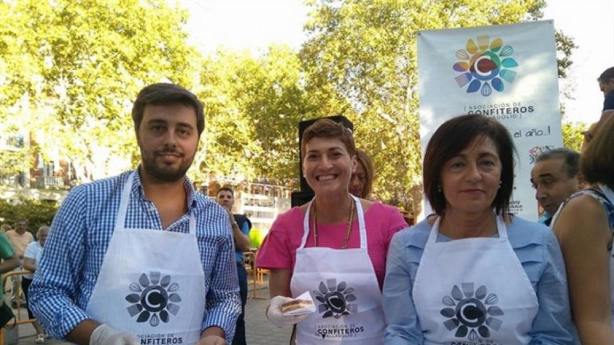 Un momento de la degustación gratuita del postre de Nuestra Señora de San Lorenzo.-EUROPA PRESS