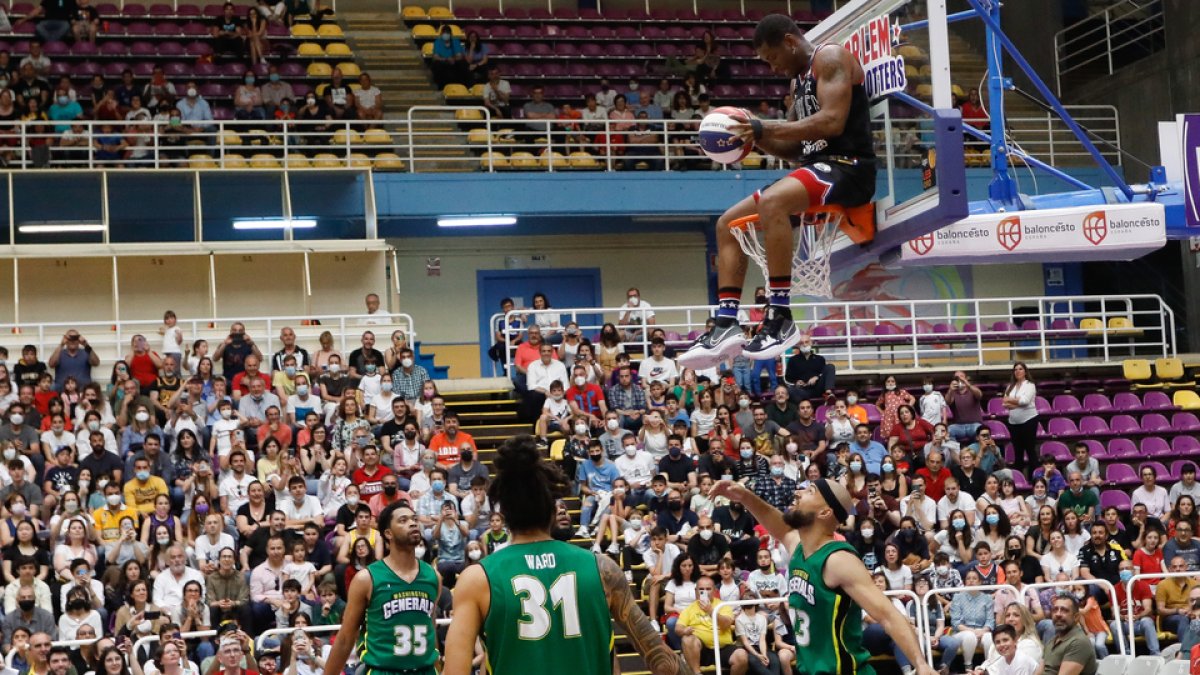 Exhibición de los Harlem Globetrotters en Valladolid. / J. M LOSTAU