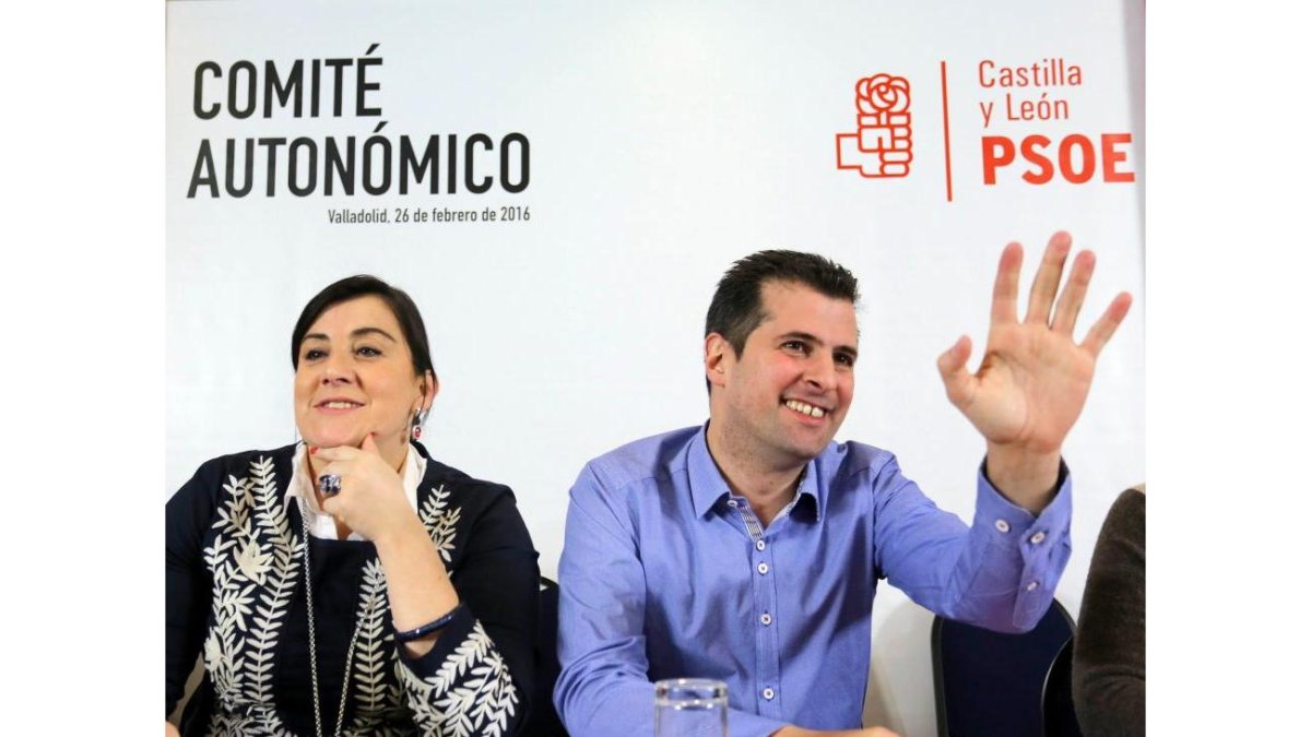 El secretario general del PSOE de Castilla y León, Luis Tudanca, durante en el Comité Autonómico del Partido Socialista. Junto a él, Ana Sánchez.-Leticia Pérez / ICAL