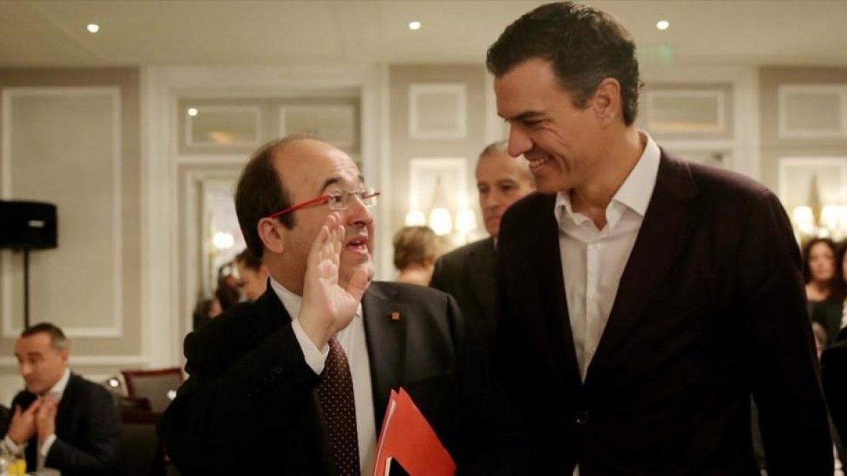 Miquel Iceta y Pedro Sánchez, este miércoles en Madrid.-JOSÉ LUIS ROCA