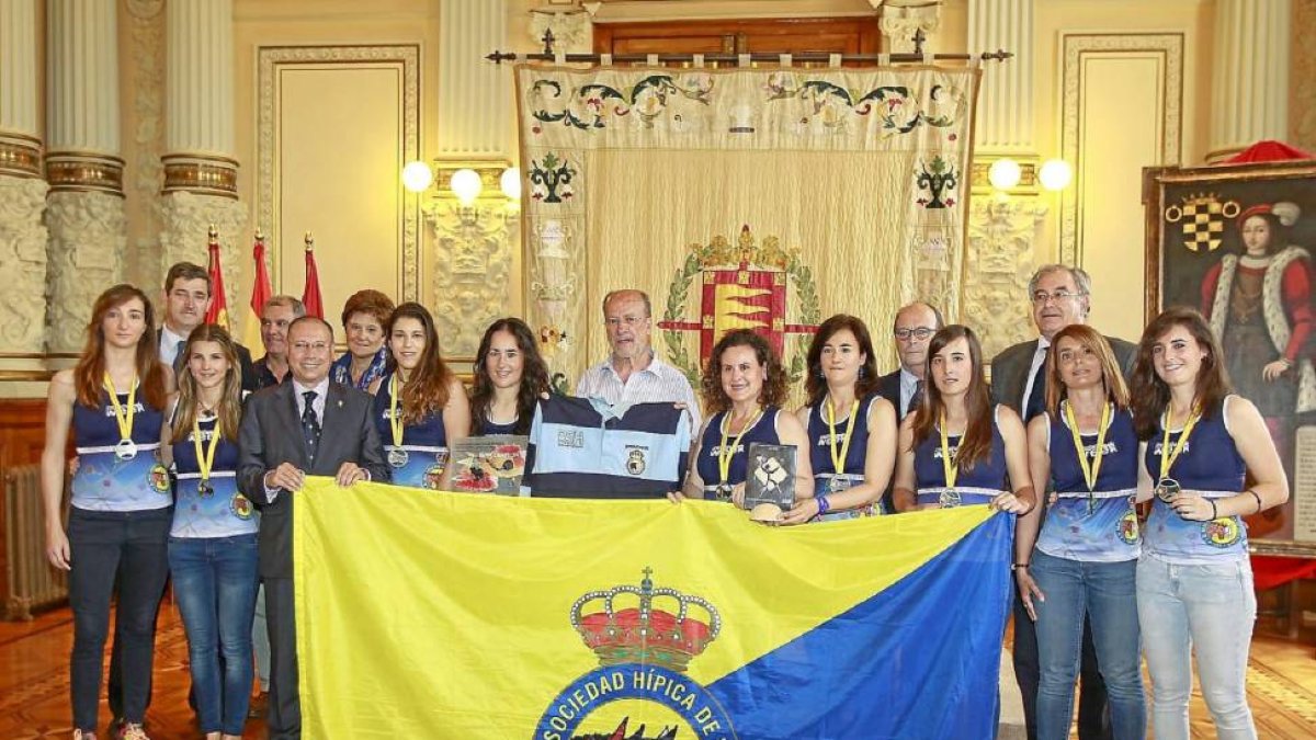 El equipo de la Hípica recibido en el Ayuntamiento-J.M. Lostau