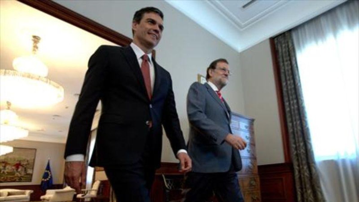 El presidente Mariano Rajoy y el líder de la oposición, Pedro Sánchez, en una de las reuniones que mantuvieron en el Congreso.-DAVID CASTRO