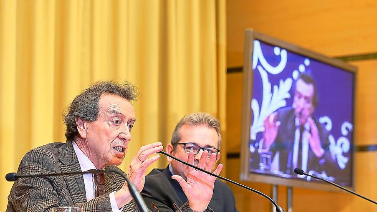 José Antonio de Santiago-Juárez y José Luis García, ayer, en la jornada informativa del proyecto de Diálogo Civil.-ICAL