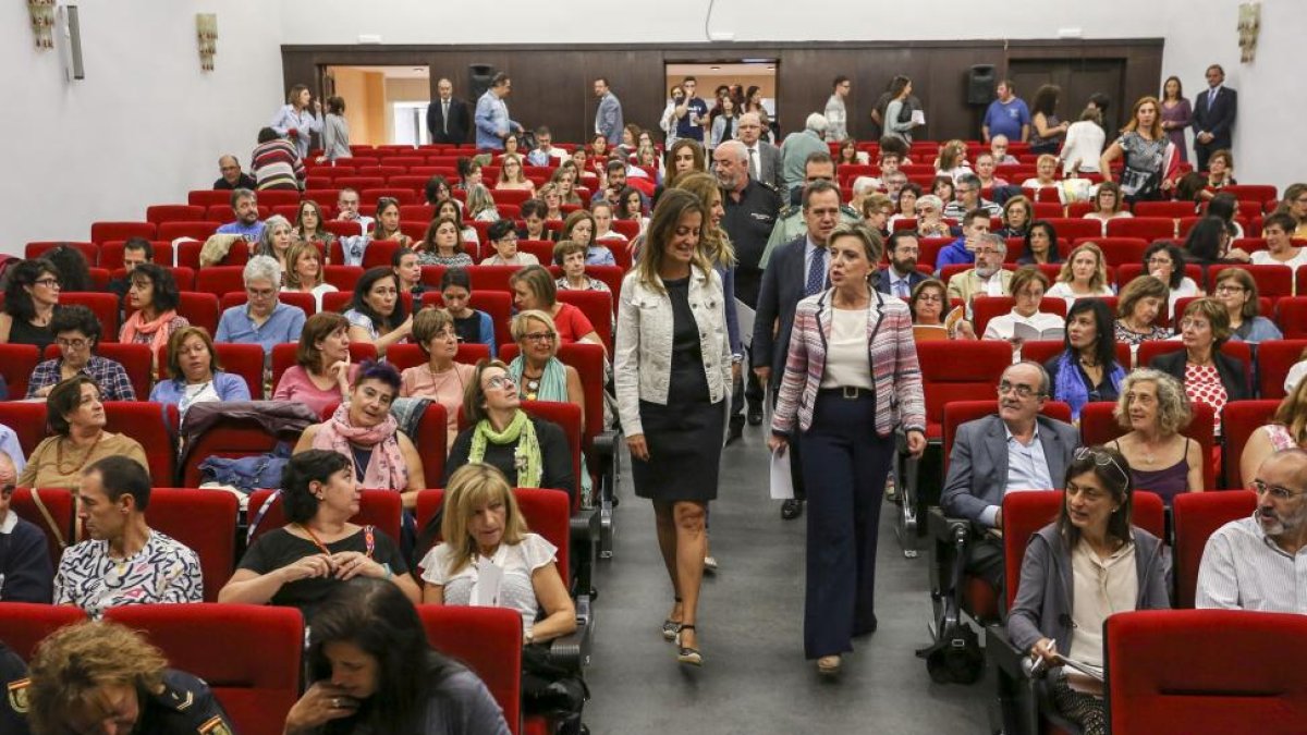 María José Salgueiro Cortiñas, inaugura la I Jornada sobre 'Prevención de la violencia de género en la adolescencia desde las aulas'.-ICAL