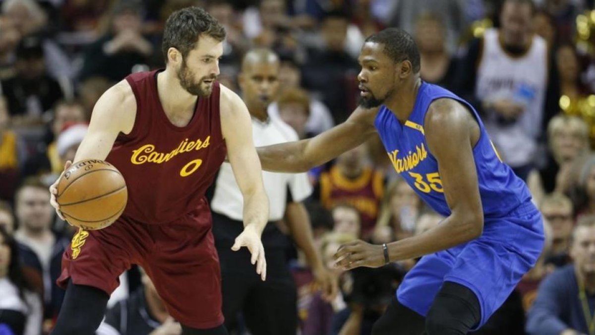 Kevin Love y Kevin Durant, en el Clavaliers-Warriors.-
