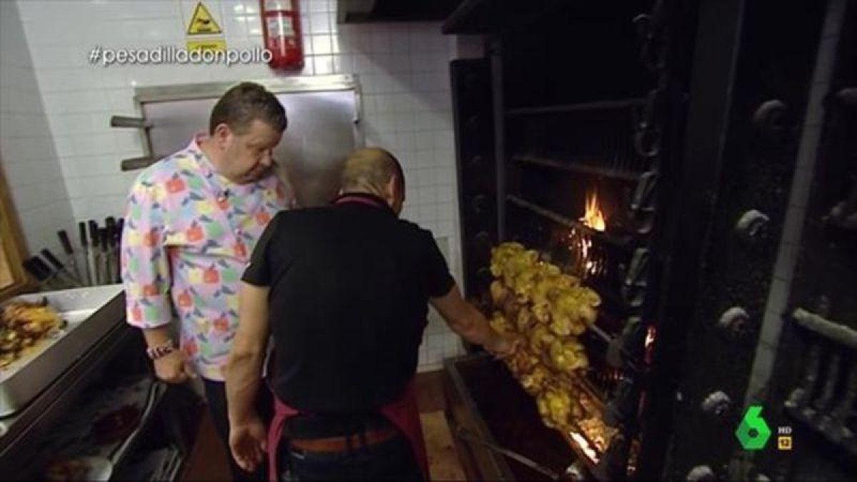 Alberto Chicote, en un caótico asador de pollos de Mataró.-