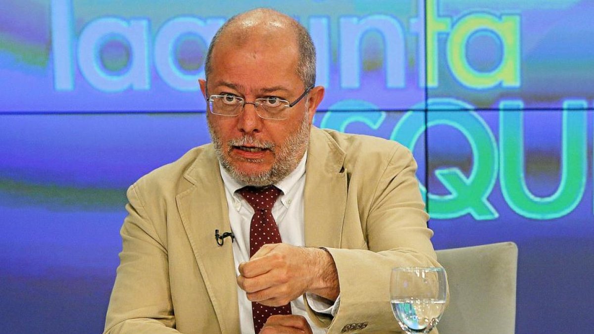 Francisco Igea durante su intervención en ‘La Quinta Esquina’, emitido anoche en La 8 de Valladolid.-J. M. LOSTAU