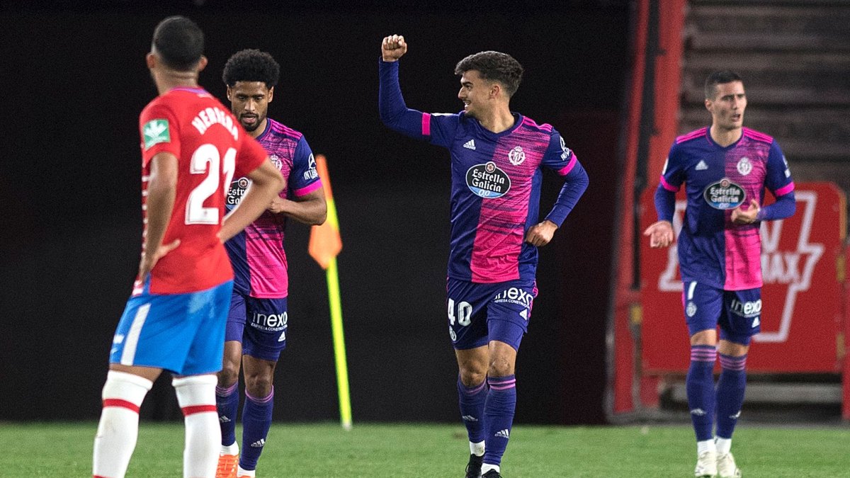 Jota celebra su gol en Los Cármenes en la temporada 2020/2021